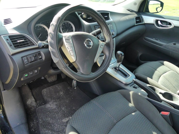 2015-nissan-sentra-image-11
