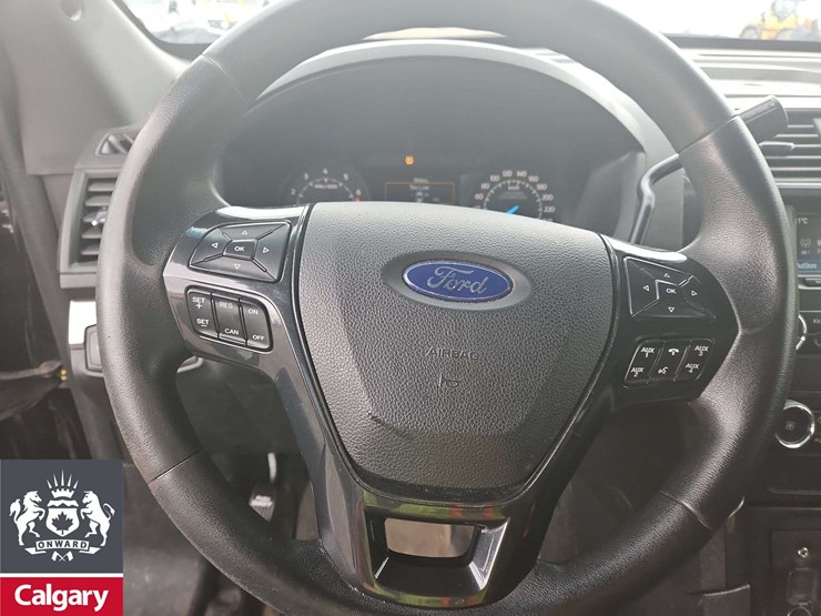 2019-ford-explorer-image-18