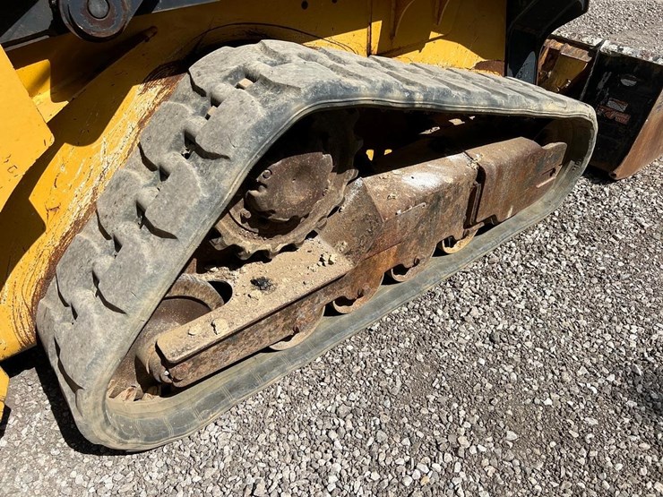 2019-deere-317g-image-15