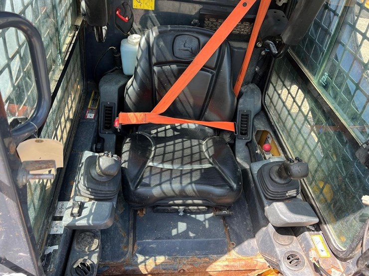 2019-deere-317g-image-17