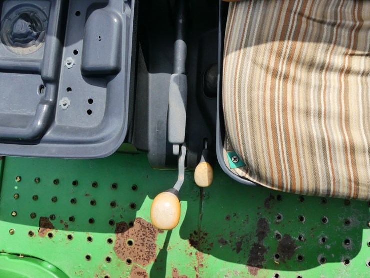 2013-john-deere-4x2tx-image-10