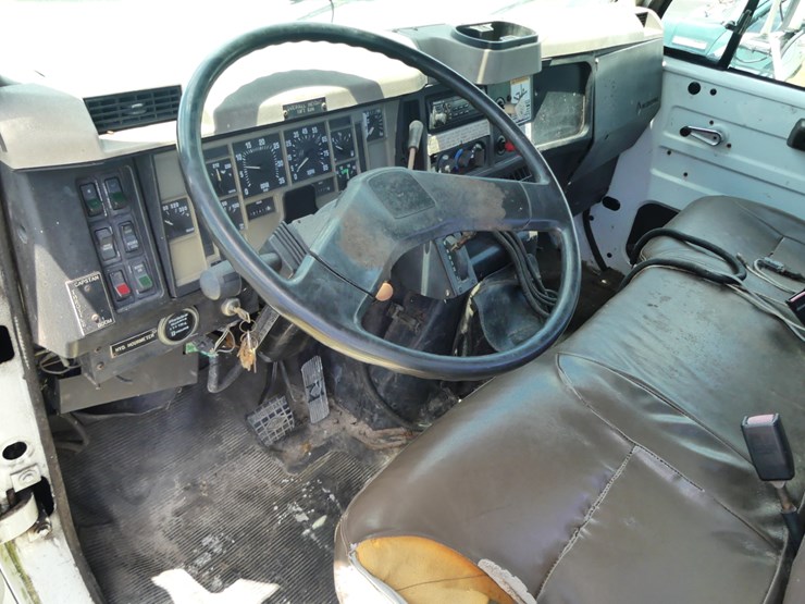 2001-international-4800-image-16
