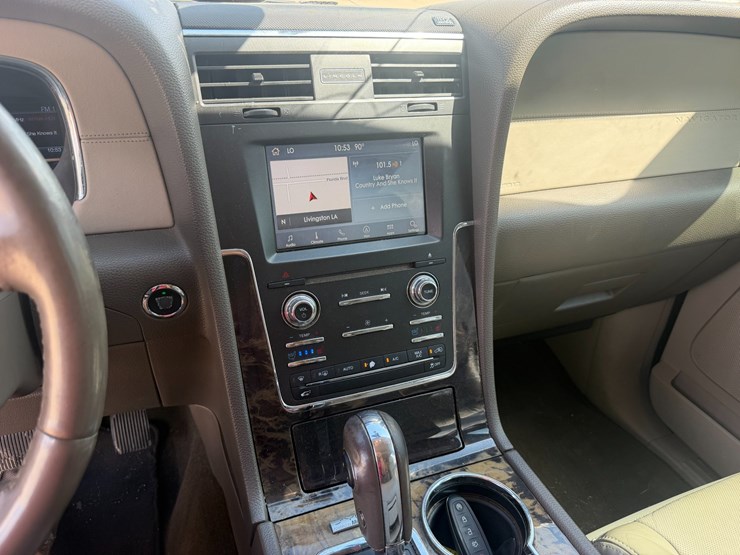 2015-lincoln-navigator-image-18