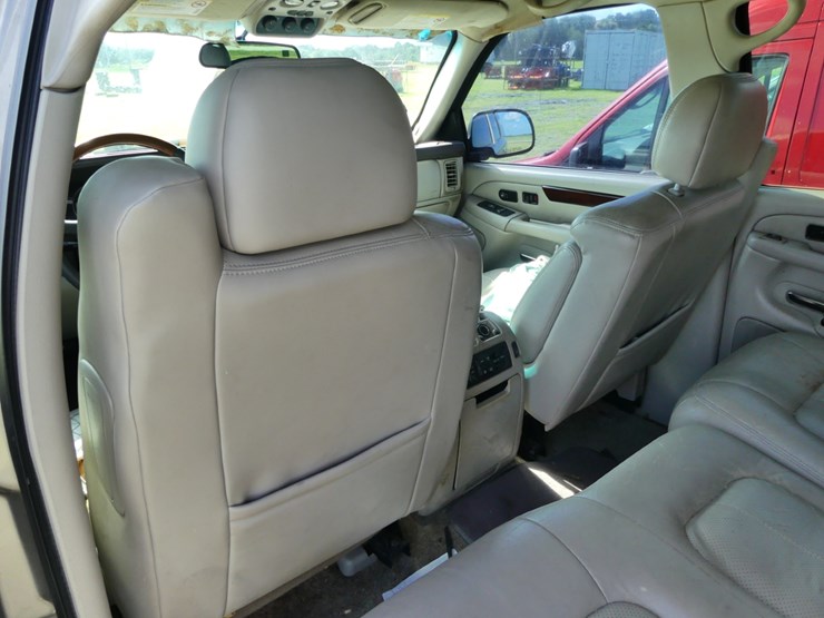 2002-cadillac-escalade-image-9