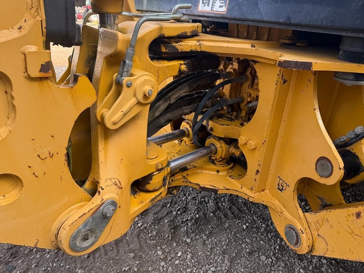 2024-deere-310e-image-16