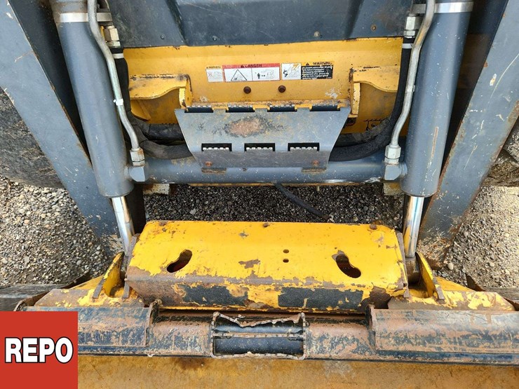 deere-326d-image-30
