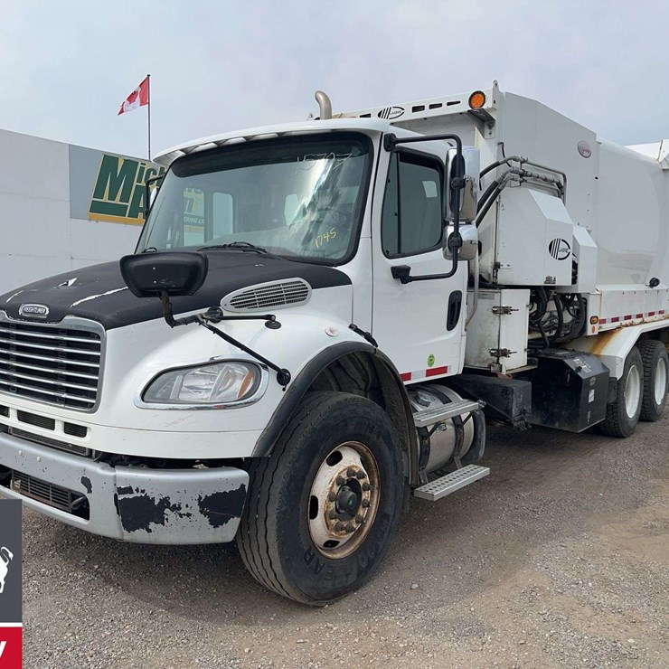 2016 FREIGHTLINER M2 106