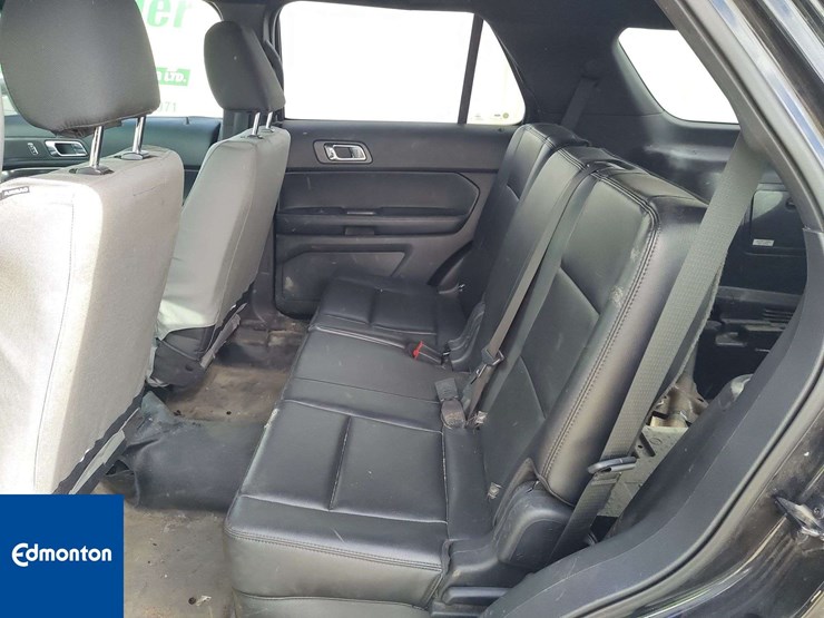 2016-ford-explorer-image-25