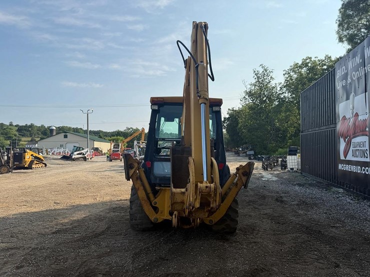 2024-deere-310e-image-3