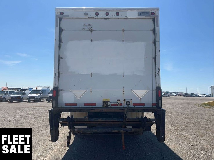 2012-freightliner-m2-106-image-4