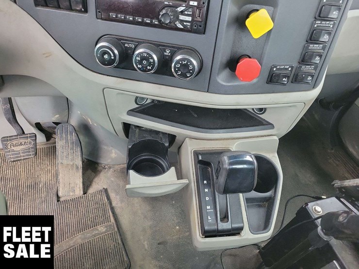 2018-peterbilt-579-image-22
