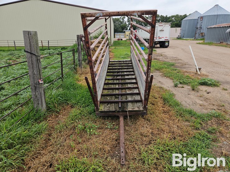 portable-livestock-chute-image-2