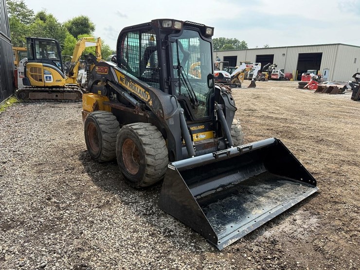 new-holland-l220-image-6