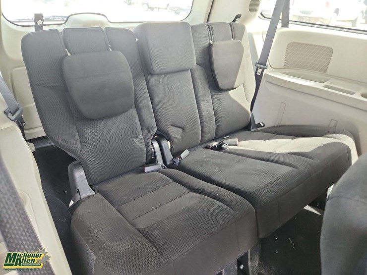 2016-dodge-grand-caravan-se-image-21