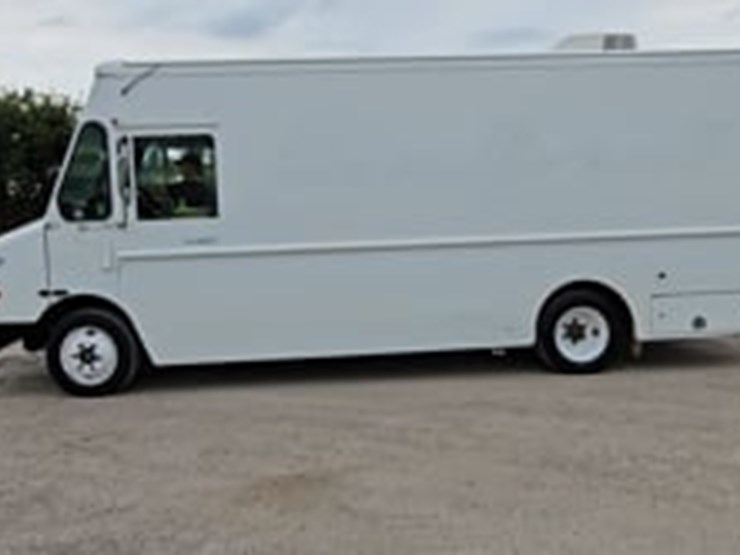 2016-freightliner-mt45-image-5