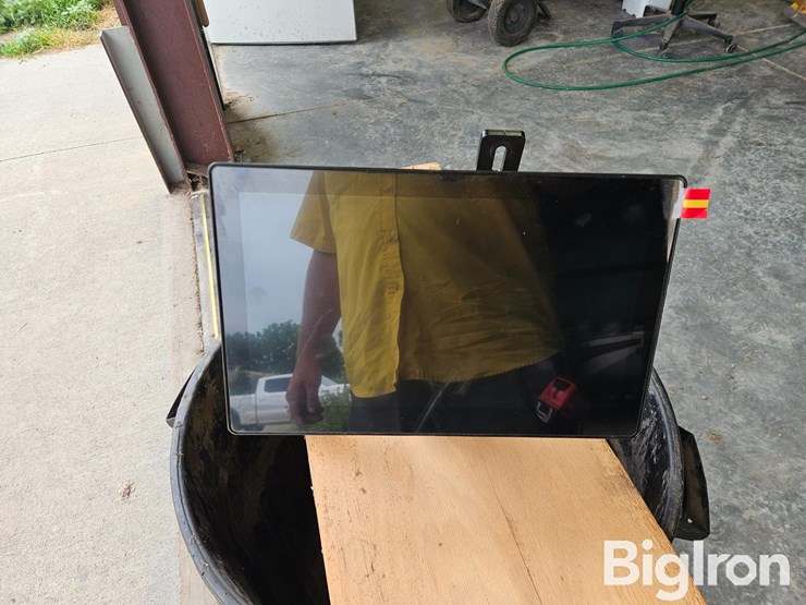 2023-john-deere-g5-plus-universal-display-image-7