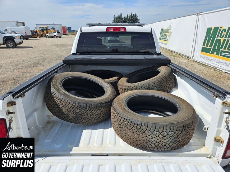 2019-ram-1500-classic-image-22