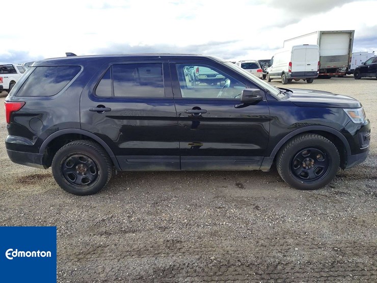 2016-ford-explorer-image-11