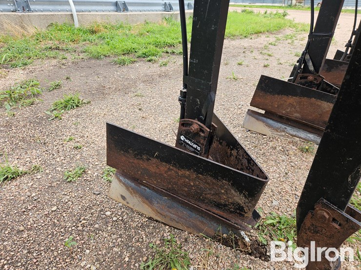moore-built/hawkins-937-16r30-ditcher/hiller-w/liquid-fertilizer-image-13