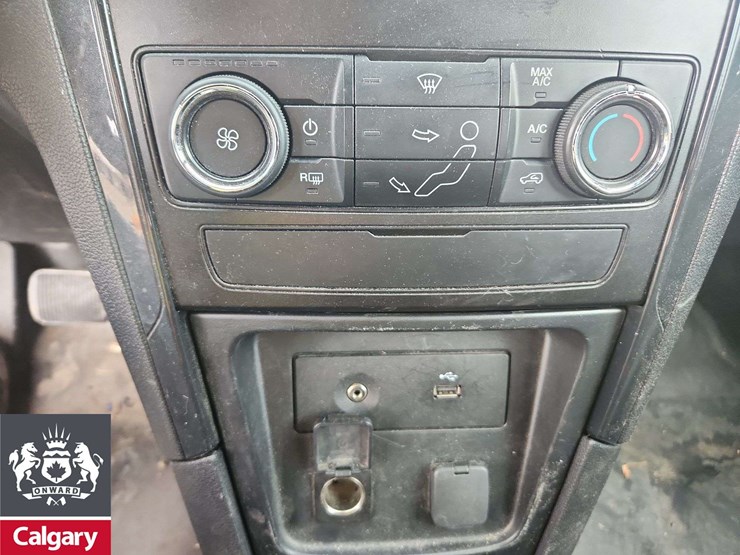 2019-ford-explorer-image-15
