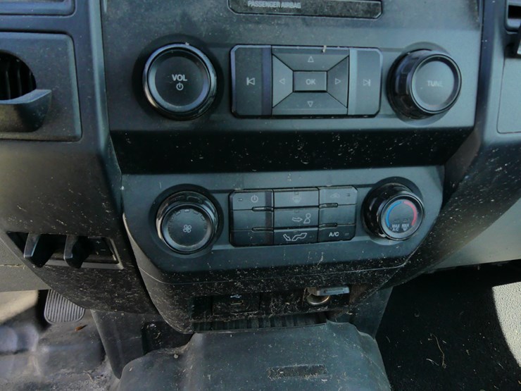 2019-ford-f150-xl-image-17
