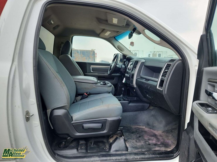 2016-dodge-3500-image-16