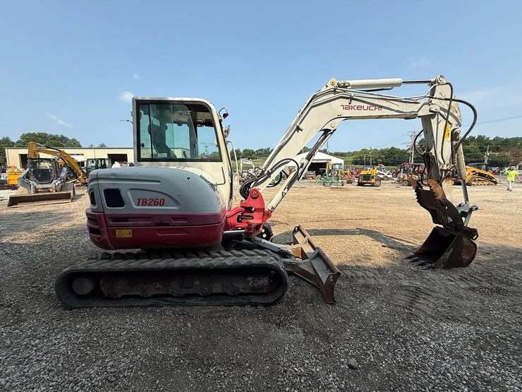 2018-takeuchi-tb260-image-5