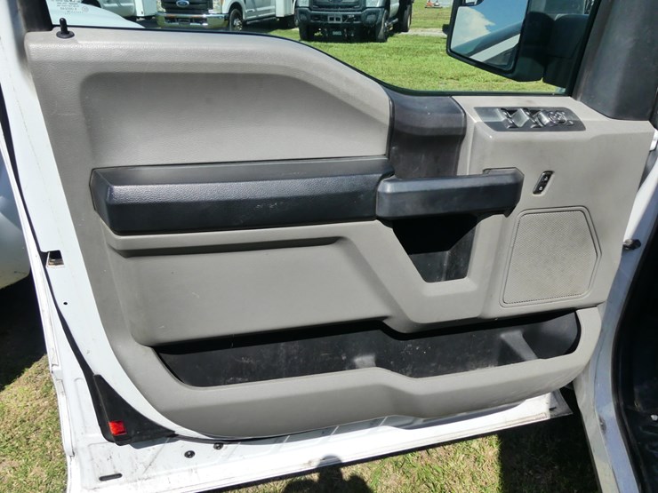 2019-ford-f150-xl-image-22