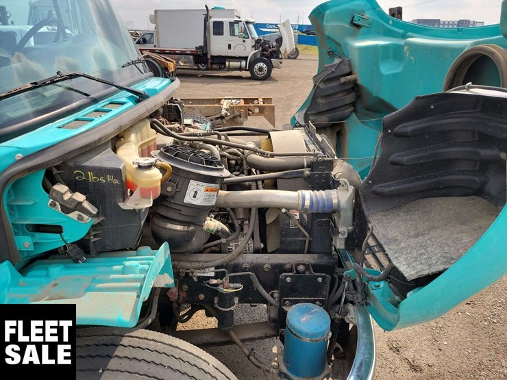 2007-freightliner-m2-106-image-35