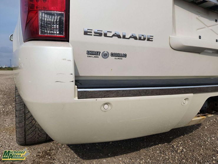 cadillac-escalade-esv-image-60