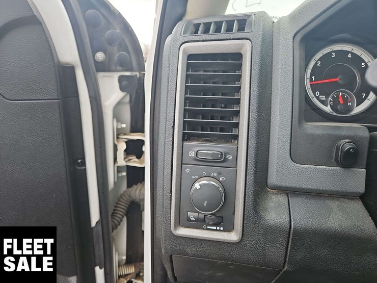 2015-dodge-1500-image-21