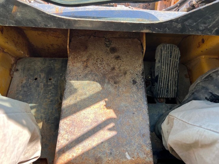 2019-deere-317g-image-24