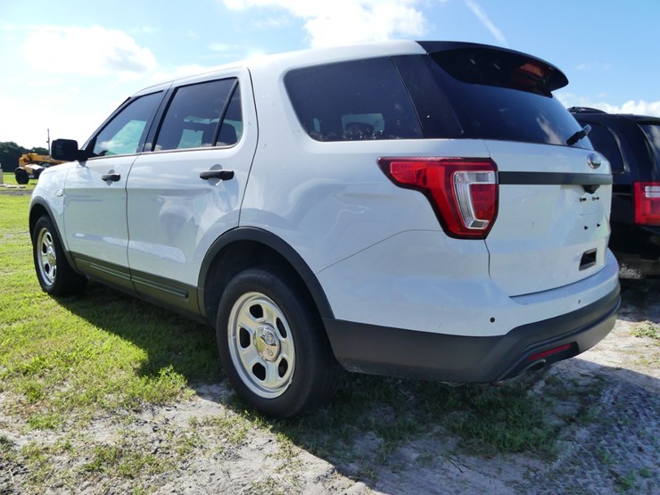 2017-ford-explorer-image-4