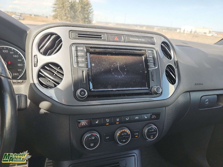 2016-volkswagen-tiguan-image-23