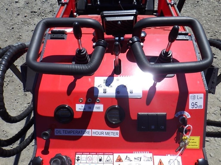 2026-agt-ysrt14-skid-steer-tracked-loader-image-10
