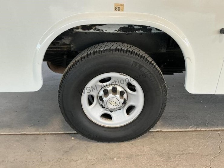 2013-chevrolet-express-3500-image-8