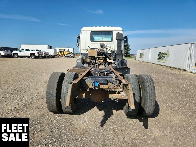 1998-gmc-t7500-image-6