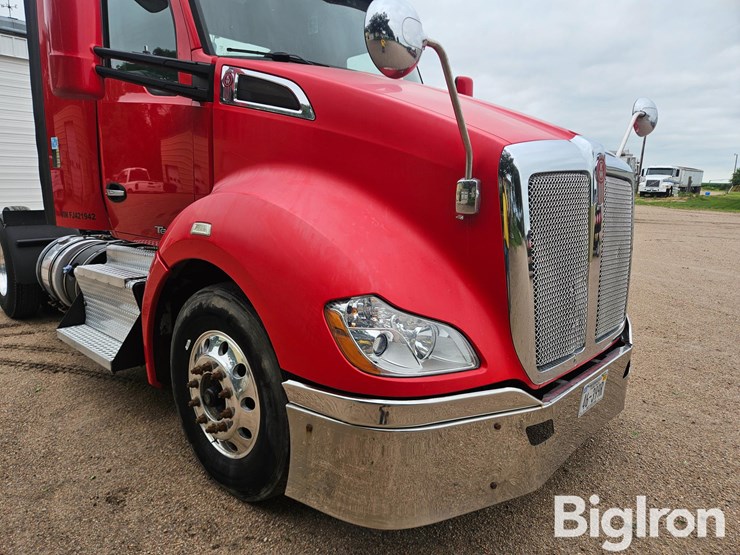 2015-kenworth-t660-image-13