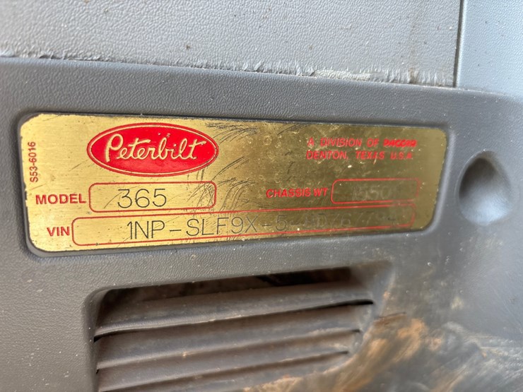 2008-peterbilt-365-image-23
