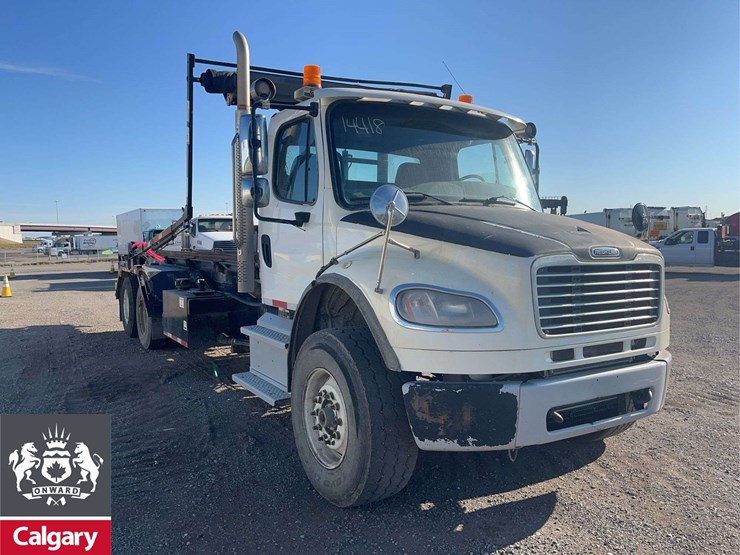2015-freightliner-m2-106-image-2
