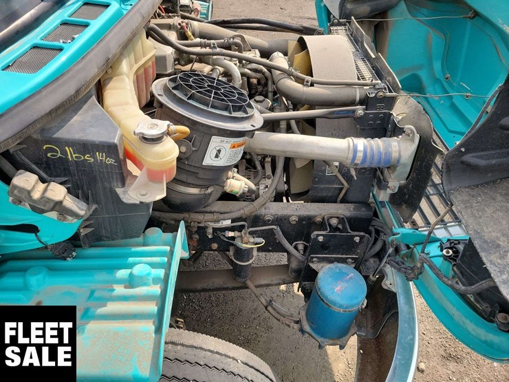 2007-freightliner-m2-106-image-36