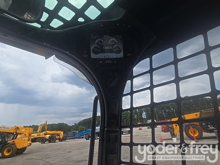 2015-bobcat-s770-image-30
