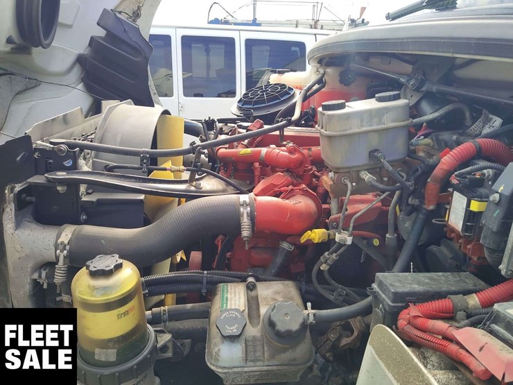 2017-freightliner-m2-106-image-18