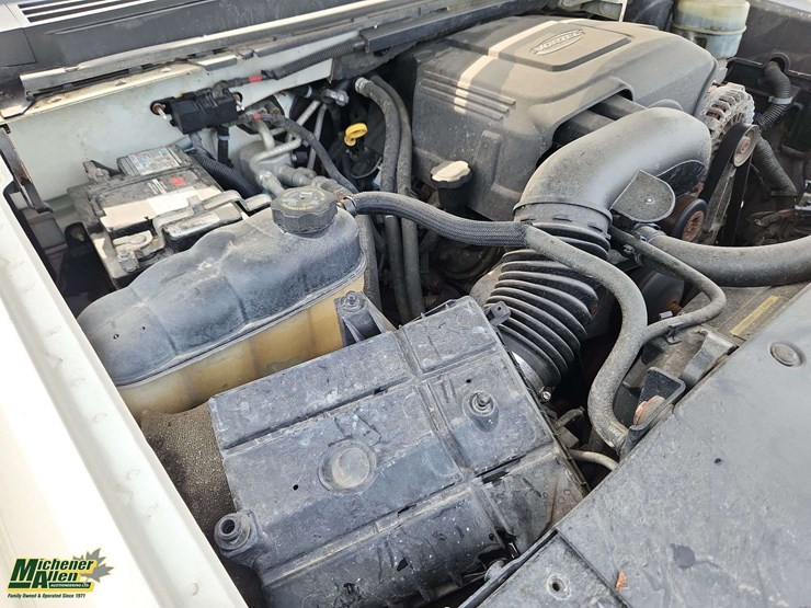 cadillac-escalade-esv-image-40