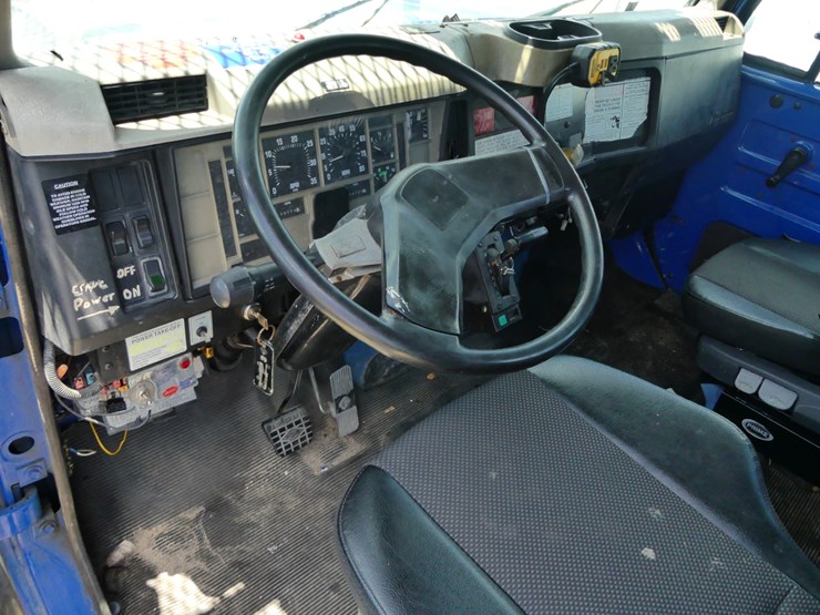2001-international-4700-image-15