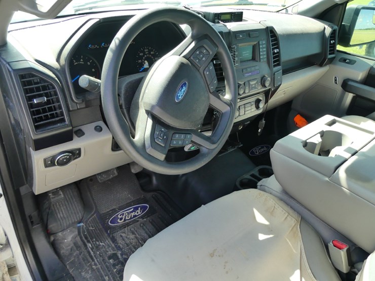 2016-ford-f150-xl-image-11