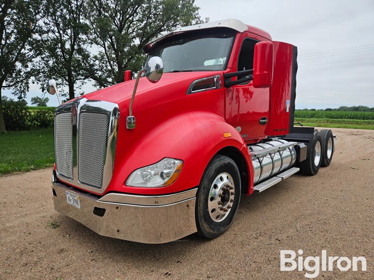 2015-kenworth-t660-image-1