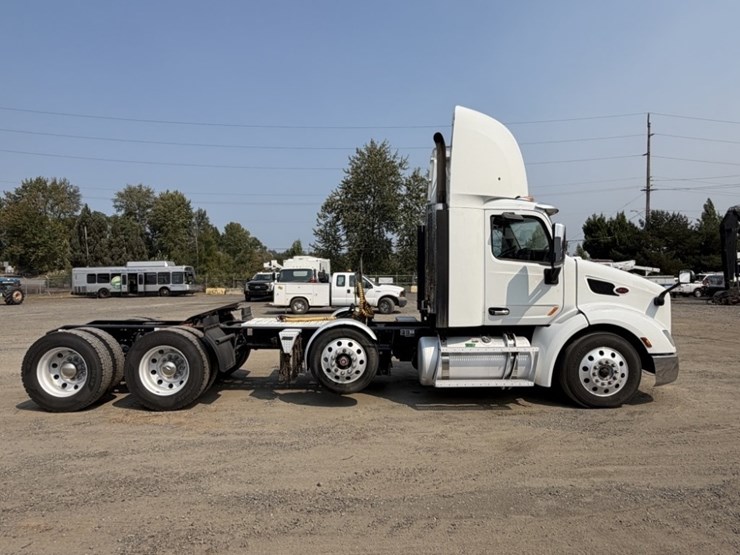 2020-peterbilt-579-image-3