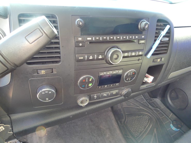 2011-chevrolet-3500hd-image-15