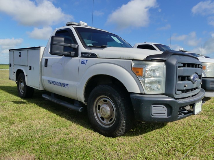 2016-ford-f250-xl-image-2